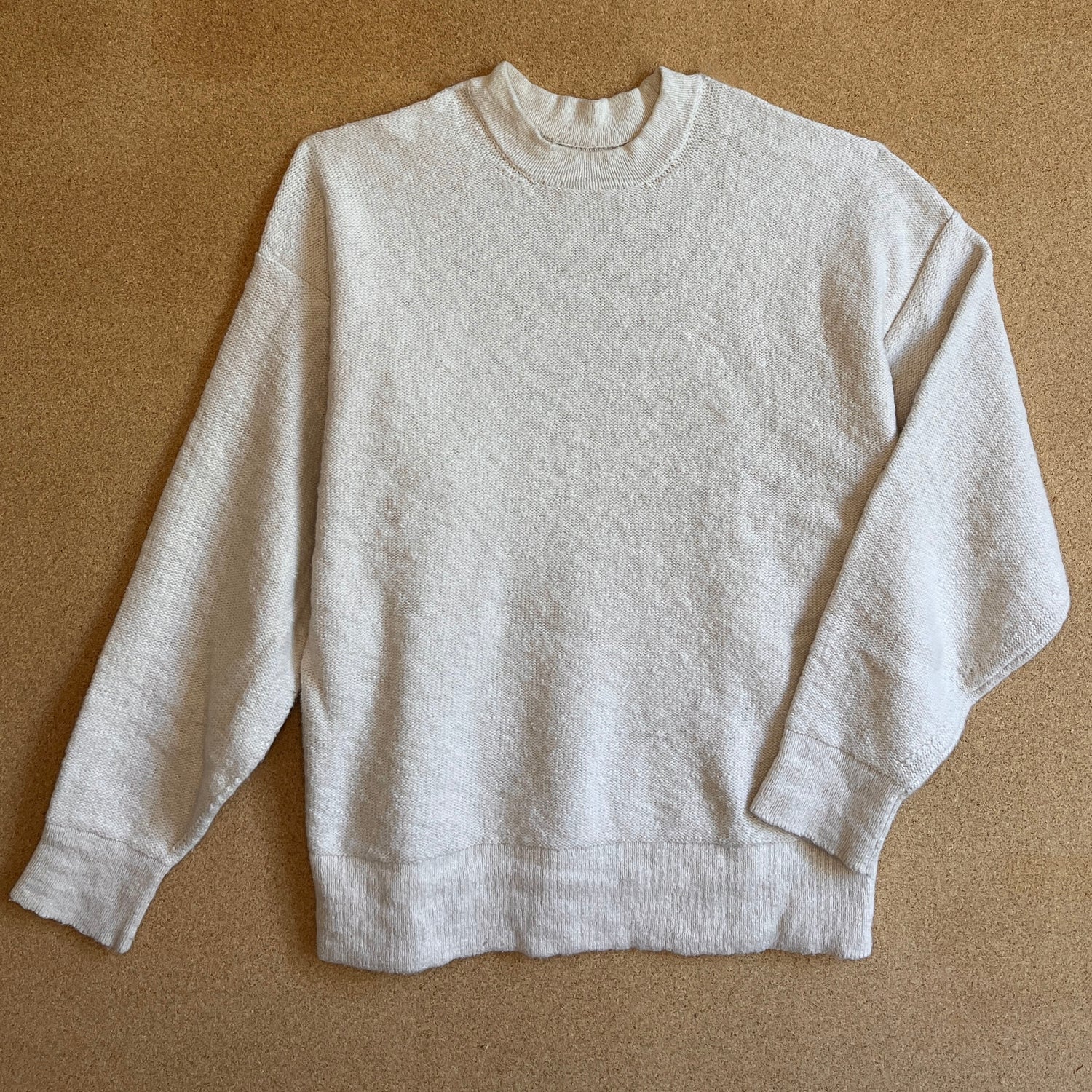 cotton knit sweater with crew neck and long sleeves